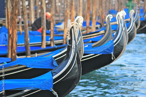 Photo: Gondoles - Venise Gondoles - Venise