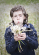Mädchen mit Pusteblume Mädchen mit Pusteblume