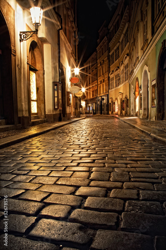 Fototapeta narrow alley with lanterns in Prague at night