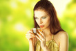 Foto: Beautiful Girl Drinking Healthy Green Tea Beautiful Girl Drinking Healthy Green Tea