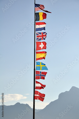 Foto: Flaggen, Fahnenmast, Länderflaggen Flaggen, Fahnenmast, Länderflaggen