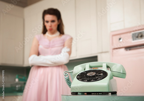 Foto: Bride Waiting By The Telephone Bride Waiting By The Telephone