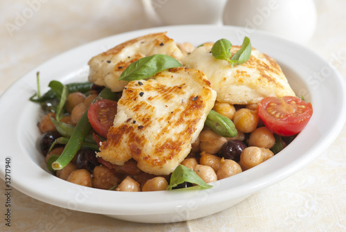 Photo: Halloumi salad in a bowl Halloumi salad in a bowl