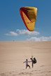 parapentiste débutant avec moniteur sur la dune du pilat 2