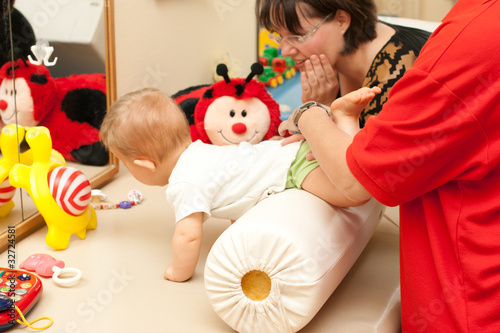 Photo: Bobath mit krabbelrolle Bobath mit krabbelrolle