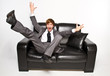 in die couch fallen