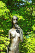 Statue en bronze d'une jeune fille nue