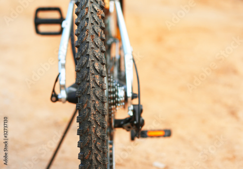 Foto: Mountain bike. Dirty protector of a bicycle Mountain bike. Dirty protector of a bicycle