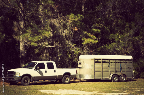 Photo: Pick up with horse trailer Pick up with horse trailer