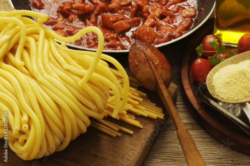 Photo: Bucatini e sugo all ' amatriciana - Cucina italia Bucatini e sugo all ' amatriciana - Cucina italia