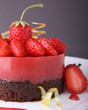 gateau au chocolat et mousse de fraise