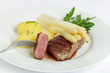 frischer Spargel mit Rumpsteak und Sauce Hollandaise