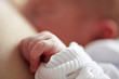 Baby trinkt an Brust