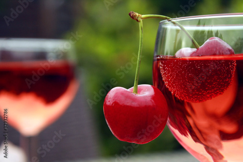 Foto: Rotwein mit Kirschen Rotwein mit Kirschen
