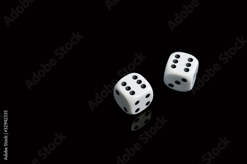 Foto: two white dice two white dice