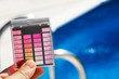 Chlorgehalt und PH-Wert Prüfung in Pool Wasser