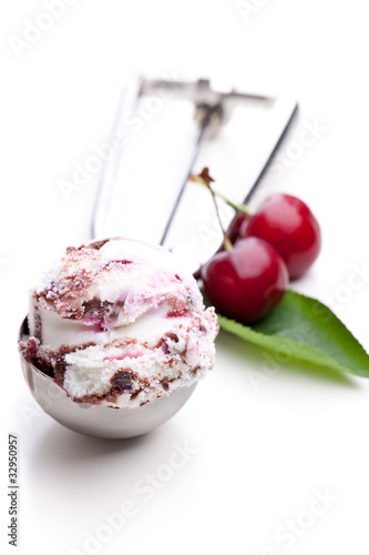 Photo: Eislöffel mit Eis und Kirschen Eislöffel mit Eis und Kirschen