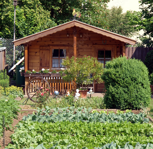 Photo: Gartenhaus mit Gemüsegarten Gartenhaus mit Gemüsegarten