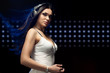 Foto: beautiful woman dj wearing headphones beautiful woman dj wearing headphones