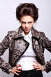 Foto: Attractive woman in leather jacket Attractive woman in leather jacket