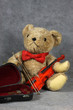 Teddybär als Strassenmusiker