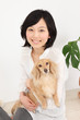 사진:犬と女性 犬と女性