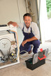 Foto: Plumber fixing washing machine Plumber fixing washing machine