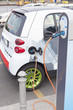 Foto: Elektroauto vor dem Berliner Hauptbahnhof Elektroauto vor dem Berliner Hauptbahnhof