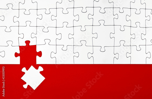 Illustration: Weißes Puzzle auf rotem Untergrund Weißes Puzzle auf rotem Untergrund