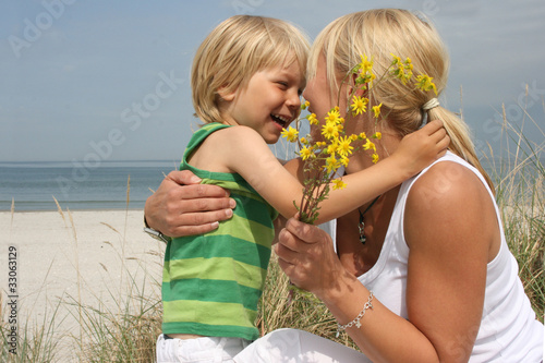 Photo: Mutter und Kind lachen Mutter und Kind lachen