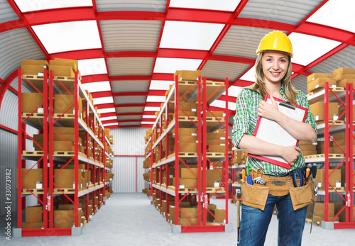 Foto: worker in warehouse worker in warehouse