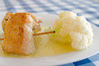 Hähnchenroulade mit Bluemkohl auf Sauce Hollondaise
