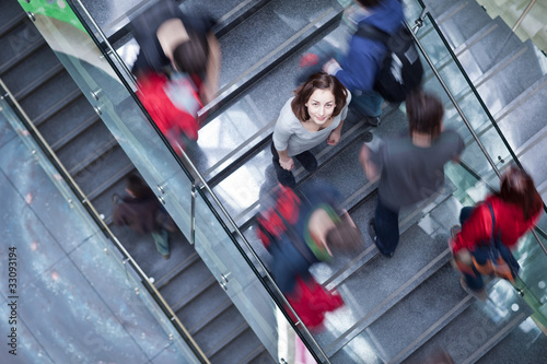 Foto: At the university/college - Students rushing up and down At the university/college - Students rushing up and down