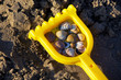 Sandspielzeug am Sandstrand Sandspielzeug am Sandstrand