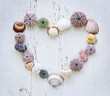 Detalii fotografie Heart of seashells and rocks