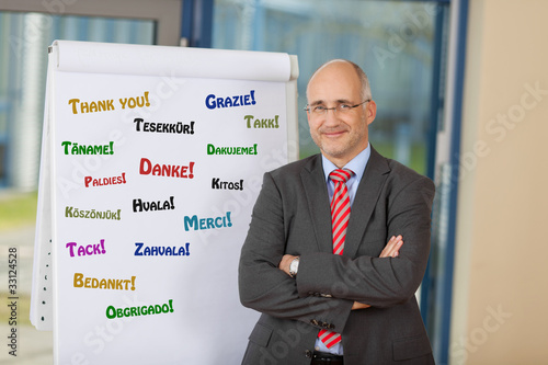 Photo: erfolgreicher gesch‰ftsmann vor dem flipchart erfolgreicher gesch‰ftsmann vor dem flipchart
