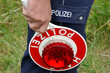 Polizeikelle mit Polizist bei Kontrolle