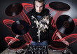 dj lässt vinyls schweben