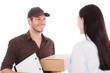 frau erhält paket