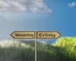 Schild Richtung - Erfolg -- Misserfolg