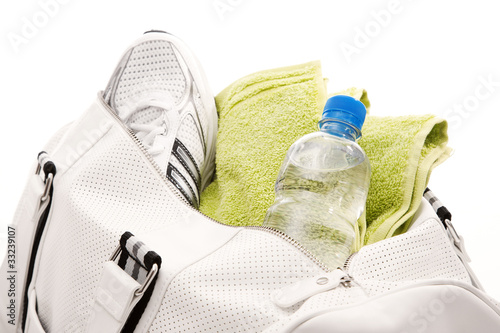 Photo: Sporttasche mit Turnschuh und Wasserflasche Sporttasche mit Turnschuh und Wasserflasche