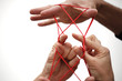 Hand und roter Faden