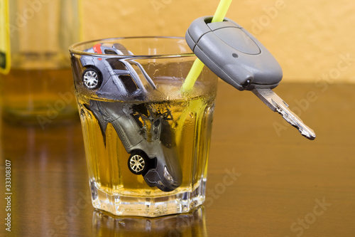 Photo: Steig nicht betrunken ins Auto Steig nicht betrunken ins Auto