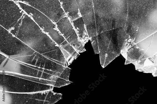 Foto: Broken window glass Broken window glass