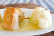 Hähnchenroulade mit Blumenkohl an Sauce Hollondaise