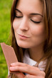 Photo: Mujer saboreando chocolate Mujer saboreando chocolate