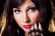 Foto: Beautiful brunette girl with fine art lacy manicure on black Beautiful brunette girl with fine art lacy manicure on black