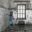 Model in einem alten Gebäude