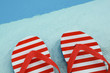 Badeschuhe am Pool