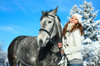 Photo: frau im winter mit schimmel frau im winter mit schimmel